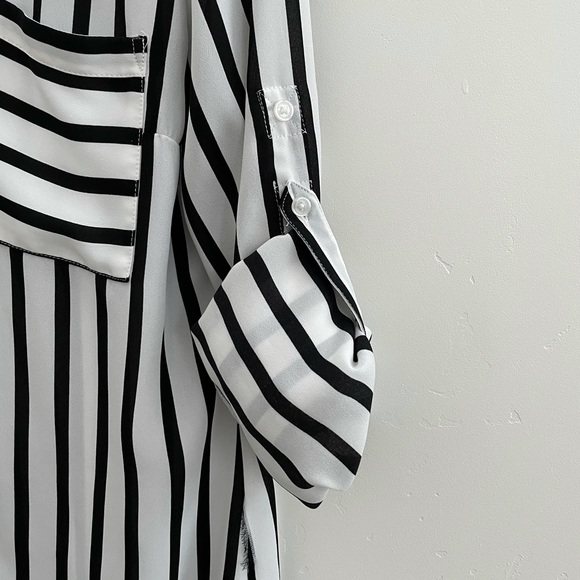 Women’s Express Black and White Striped button down blouse size Small - Picture 3 of 6
